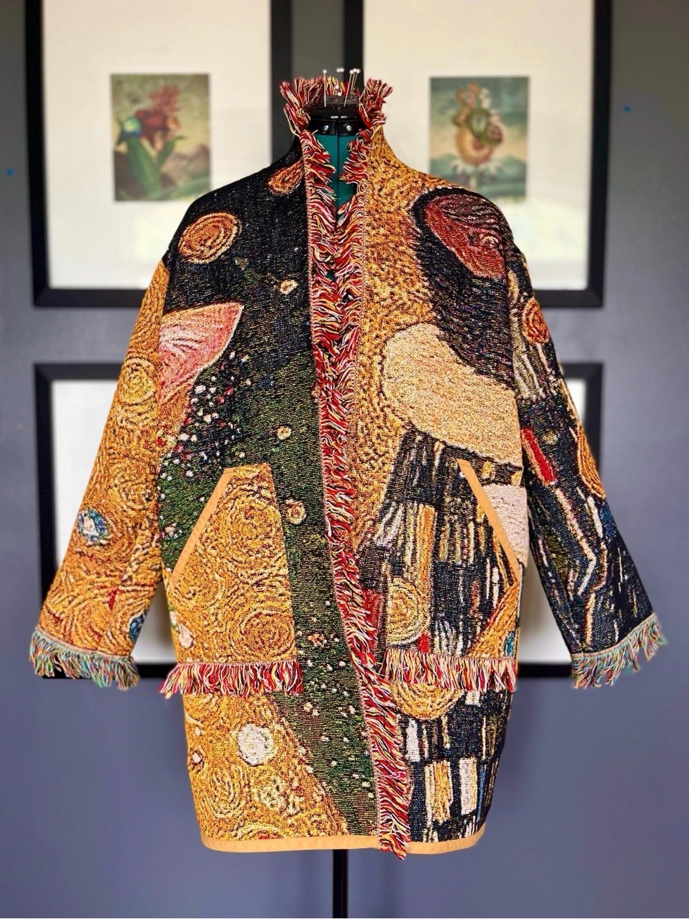 Klimt's "The Kiss", kissing cats tapestry cardigan, upcycled woven blanket - Picture 2 of 11